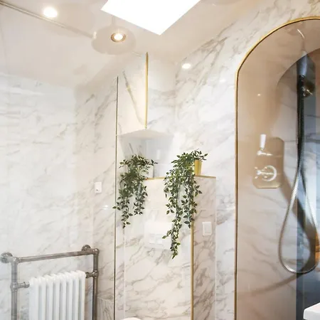 Appartement Cosy Montmartre - Paris 18 - 4P - Flat-Guest Апартаменты *